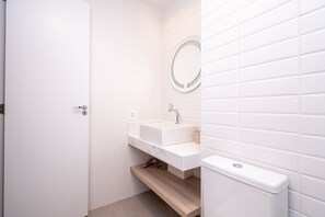 Basic Apartment | Bathroom - Lindos apts c piscina no Setor Oeste IDV (Goiânia)
