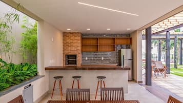Basic Apartment | Outdoor dining