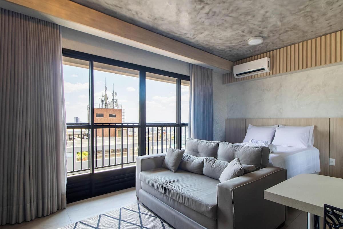 基础公寓 | 起居区