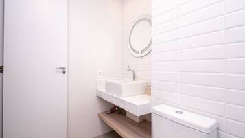 Apartamento básico | Banheiro | Chuveiro