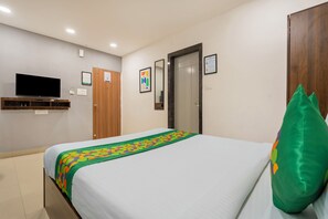 Standard-huone | Yksilöllisesti kalustettu, työpöytä, pimennysverhot, silitysrauta/-lauta