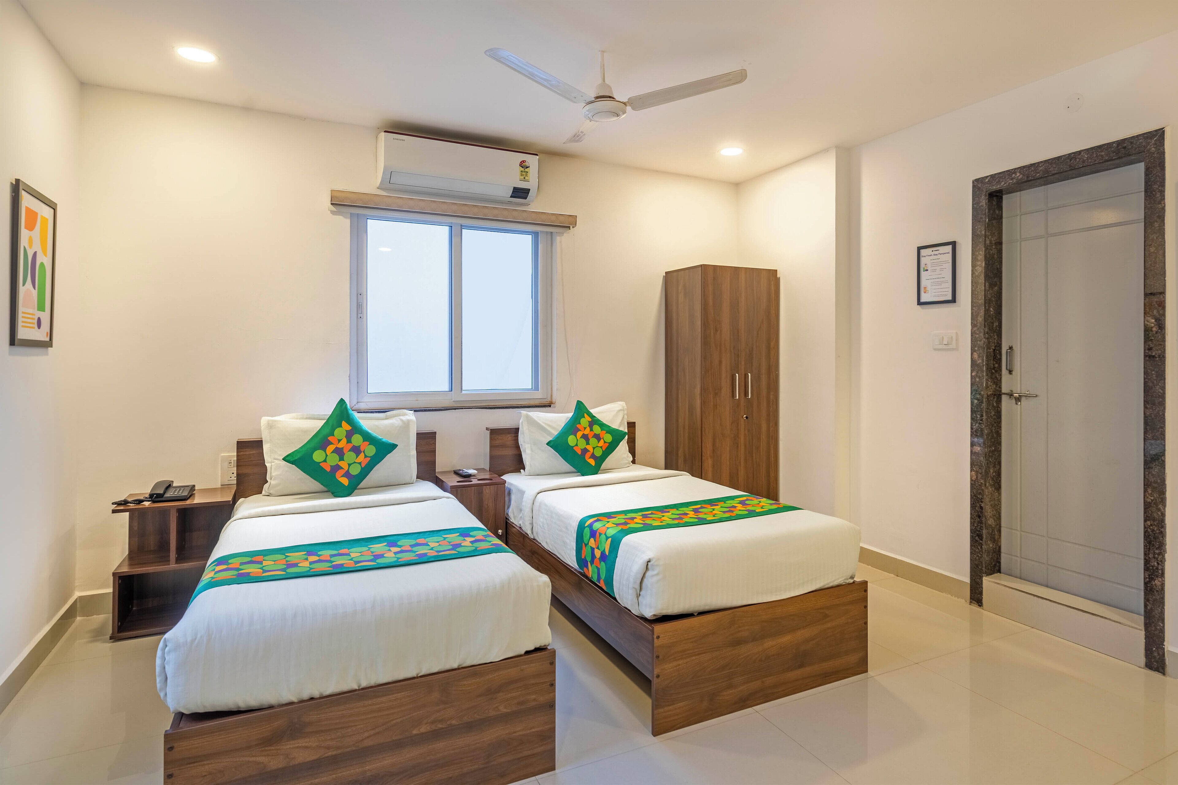 Deluxe Room | Individually furnished, desk, blackout drapes, iron/ironing board