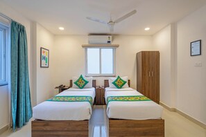 华丽客房 | 特色家居、办公桌、遮光窗帘、熨斗/熨衣板