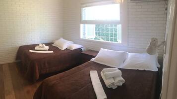 5 bedrooms, Internet, bed sheets