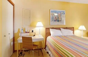 3 habitaciones, escritorio, tabla de planchar con plancha y wifi gratis