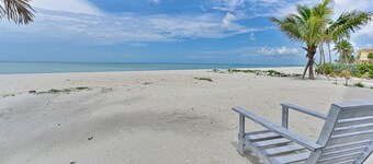 Cozy Beachfront Home - 4bedrooms w/ Loft, 4.5baths, Elevator & Amazing Sunsets