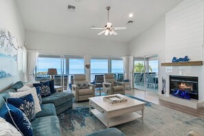 Smart TV - Sunset Gulf-Front Luxury – 4BR/4.5BA+Loft, Remodeled, Elevator & Beach Access (Bonita Springs)