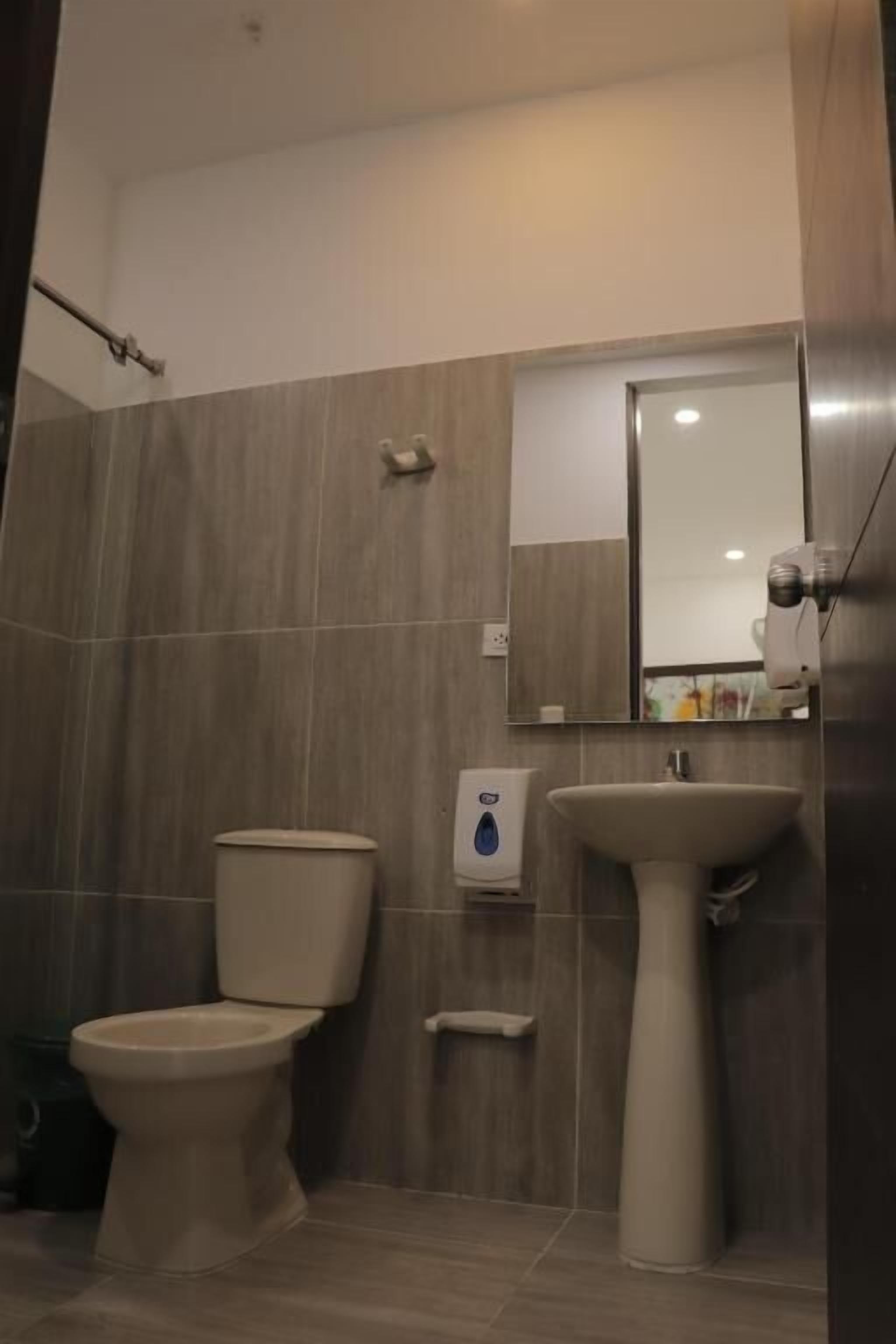 ファミリー トリプルルーム | バスルーム