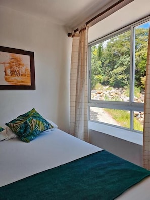 Deluxe Double Room | Iron/ironing board, free WiFi - Hosteria La Medusa (Cocorná)