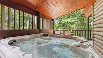 Tina de hidromasaje al aire libre