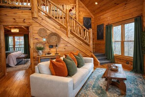 Smart TV, fireplace, books - Smokies Escape 1.2 mi from GSMNP! Fireplace, Hot Tub, King Suite (Sevierville)