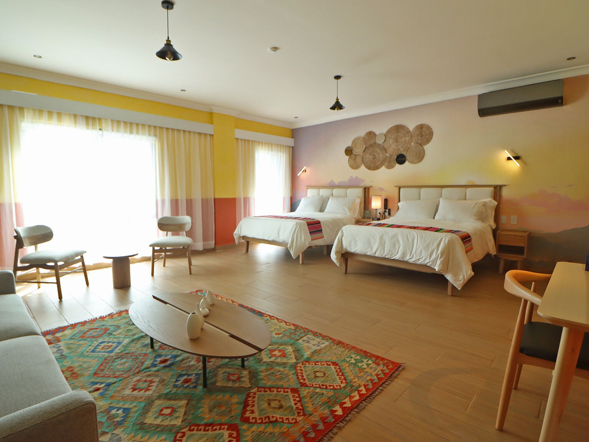 Suite familiar, vista al jardín | Ropa de cama de alta calidad, camas con pillow-top y minibar 