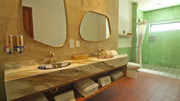 Family Suite, Garden View | Bathroom