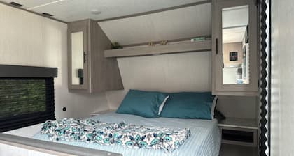 Cozy camper with AC and WiFi in delightful Old Fort
