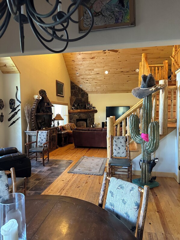 Smart-TV, Kamin, Tischfußball