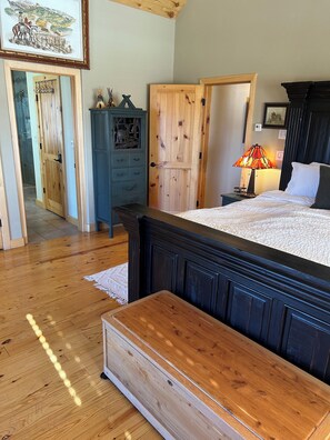 4 bedrooms, iron/ironing board, free WiFi, bed sheets