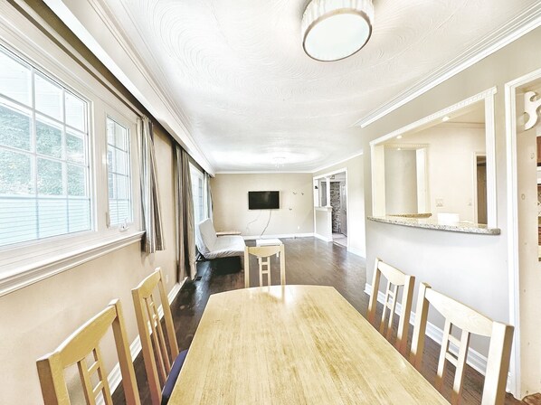 Dining - Cozy 3-Bedroom House (Toronto)