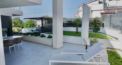 Modern Villa Sarah with heated pool & Seaview