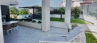 Modern Villa Sarah with heated pool & Seaview