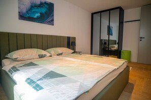 2 chambres, fer et planche à repasser, Wi-Fi gratuit, draps fournis