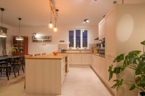Geladeira, fogão, cooktop, lava-louças