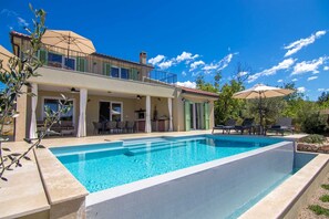 Et oppvarmet basseng