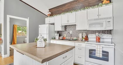 ⛰️Peaks of Pipestem ⛰️
Brand new listing with all NEW furnishings