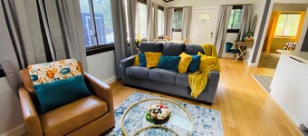 ⛰️Peaks of Pipestem ⛰️
Brand new listing with all NEW furnishings 