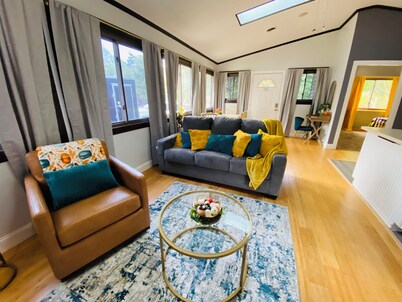 ⛰️Peaks of Pipestem ⛰️
Brand new listing with all NEW furnishings 