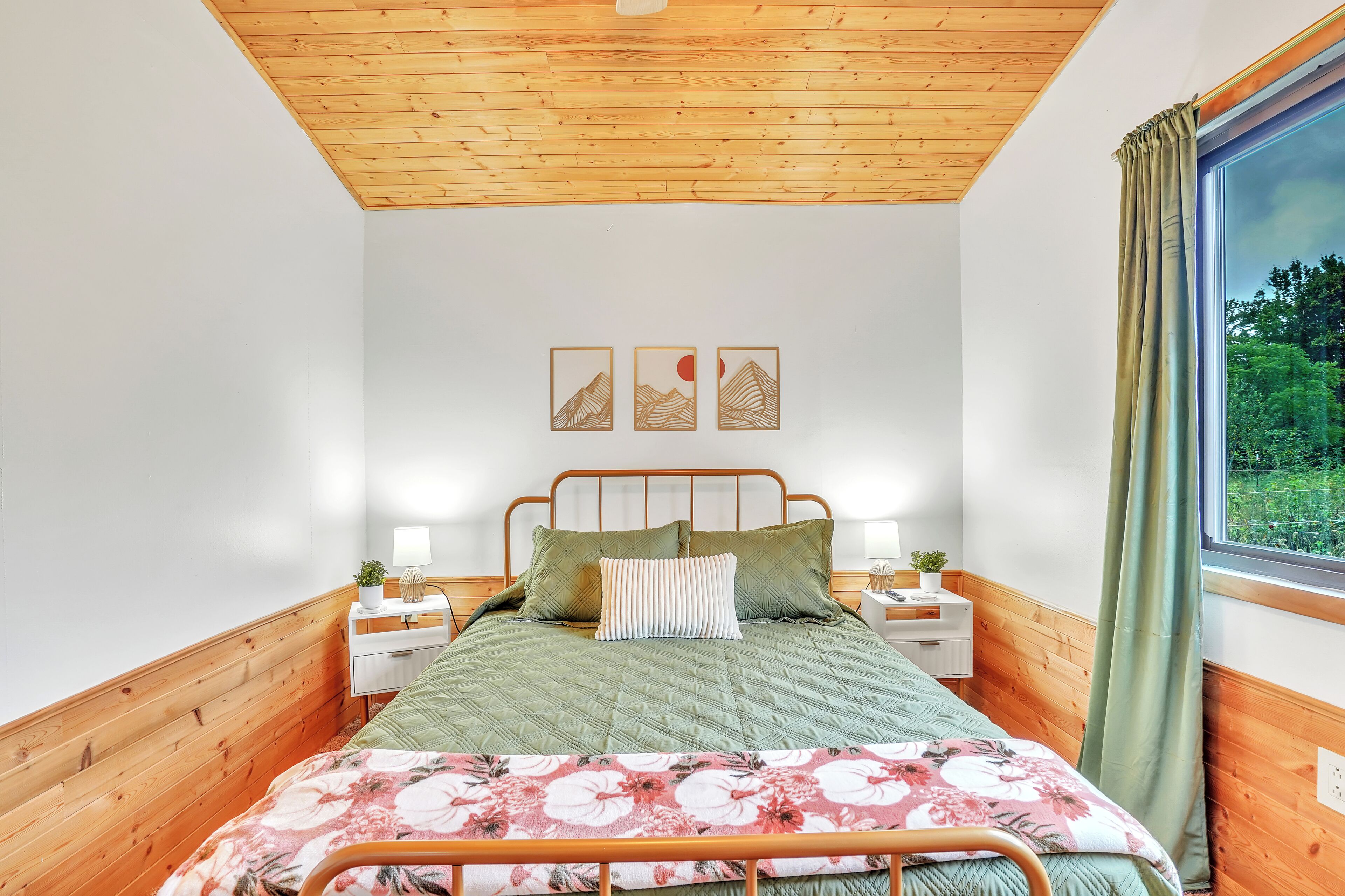 2 chambres, fer et planche à repasser, Wi-Fi, draps fournis