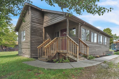 ⛰️Peaks of Pipestem ⛰️
Brand new listing with all NEW furnishings 