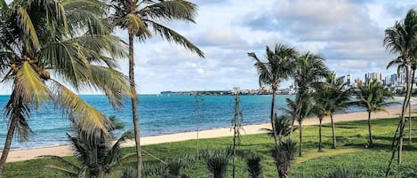 Sulla spiaggia, sabbia bianca