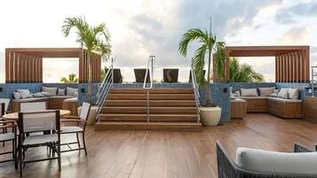 Studio | Outdoor dining