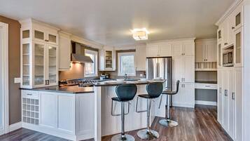 Microwave, stovetop, dishwasher