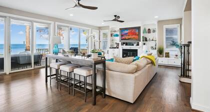 Waterfront- 5-bedroom house with dock in charming North Beach