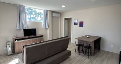 Kitnet Mobiliada 01 - Com 1 Cama de Casal, 2 Camas de Solteiro e 1 SofĂĄ Cama