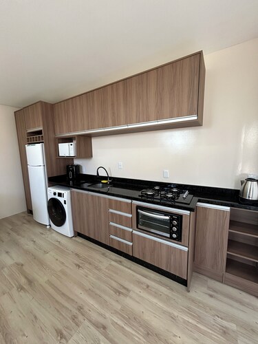 Kitnet Mobiliada 01 - Com 1 Cama de Casal, 2 Camas de Solteiro e 1 Sofá Cama