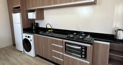 Kitnet Mobiliada 01 - Com 1 Cama de Casal, 2 Camas de Solteiro e 1 Sofá Cama