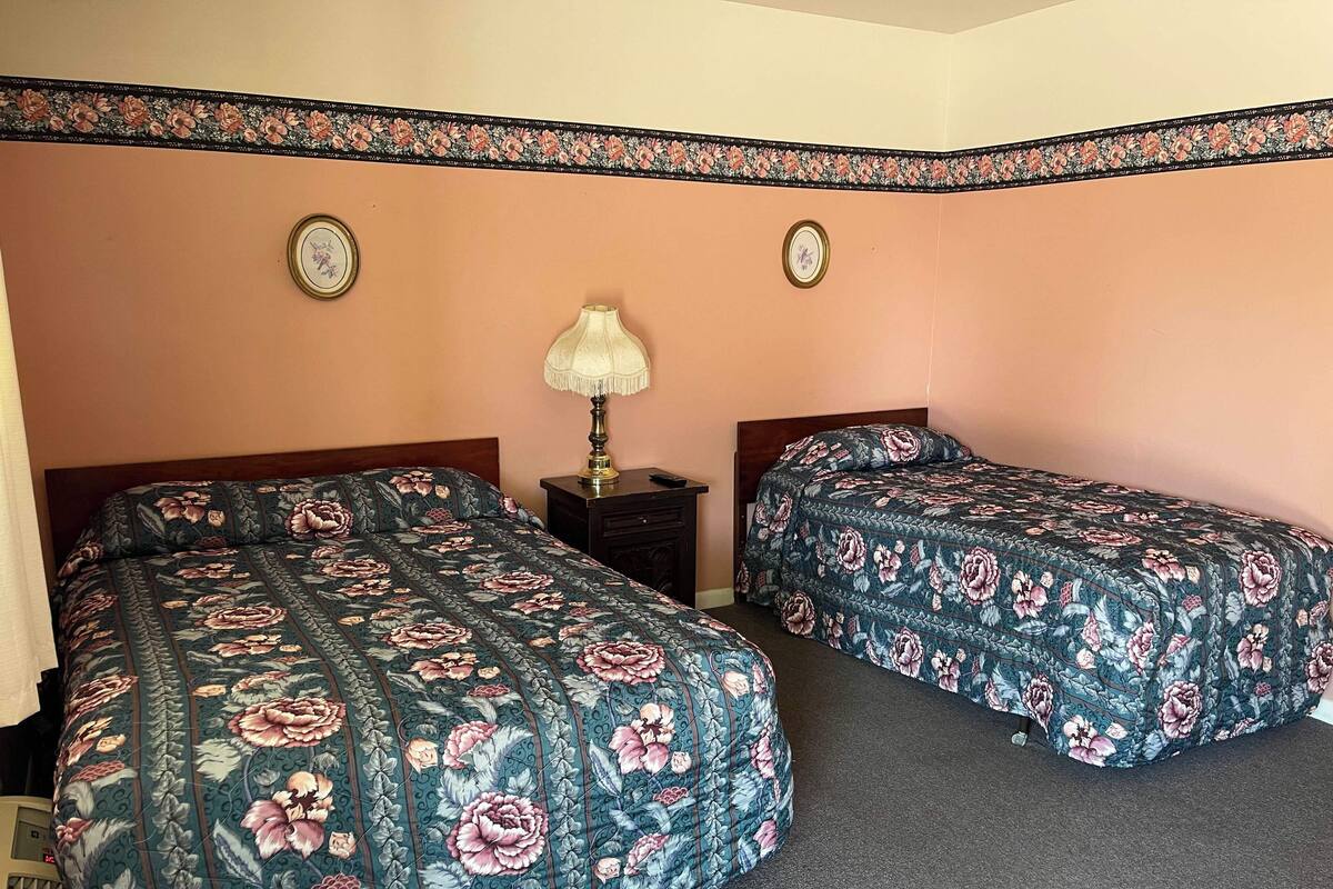 Chambre, plusieurs lits