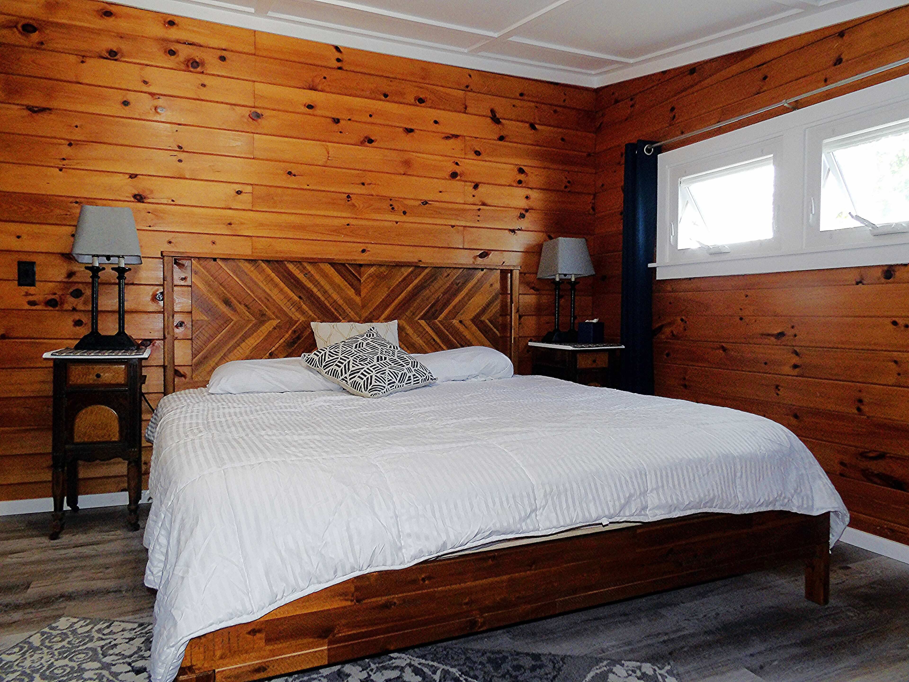 4 bedrooms, bed sheets