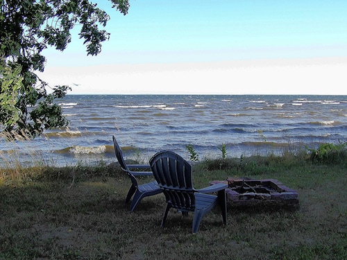 Fantastic 4-bdrm Lake House in Cedar River