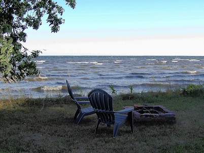 Fantastic 4-bdrm Lake House in Cedar River