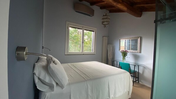 2 Schlafzimmer, Schreibtisch, Bügeleisen/Bügelbrett, WLAN