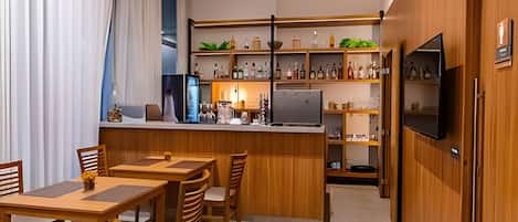 Basic Apartment | Dining