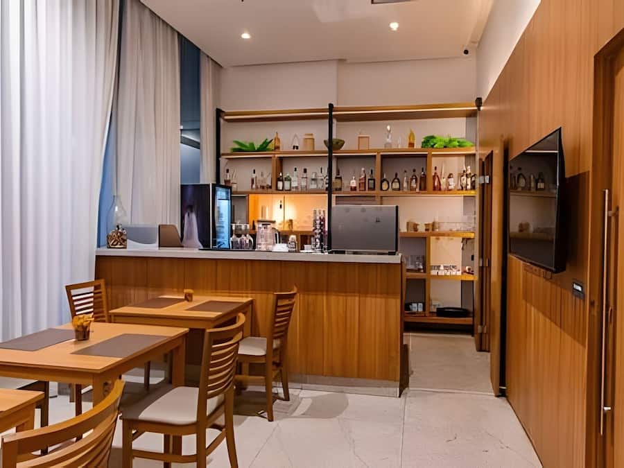 Basic Apartment | Dining