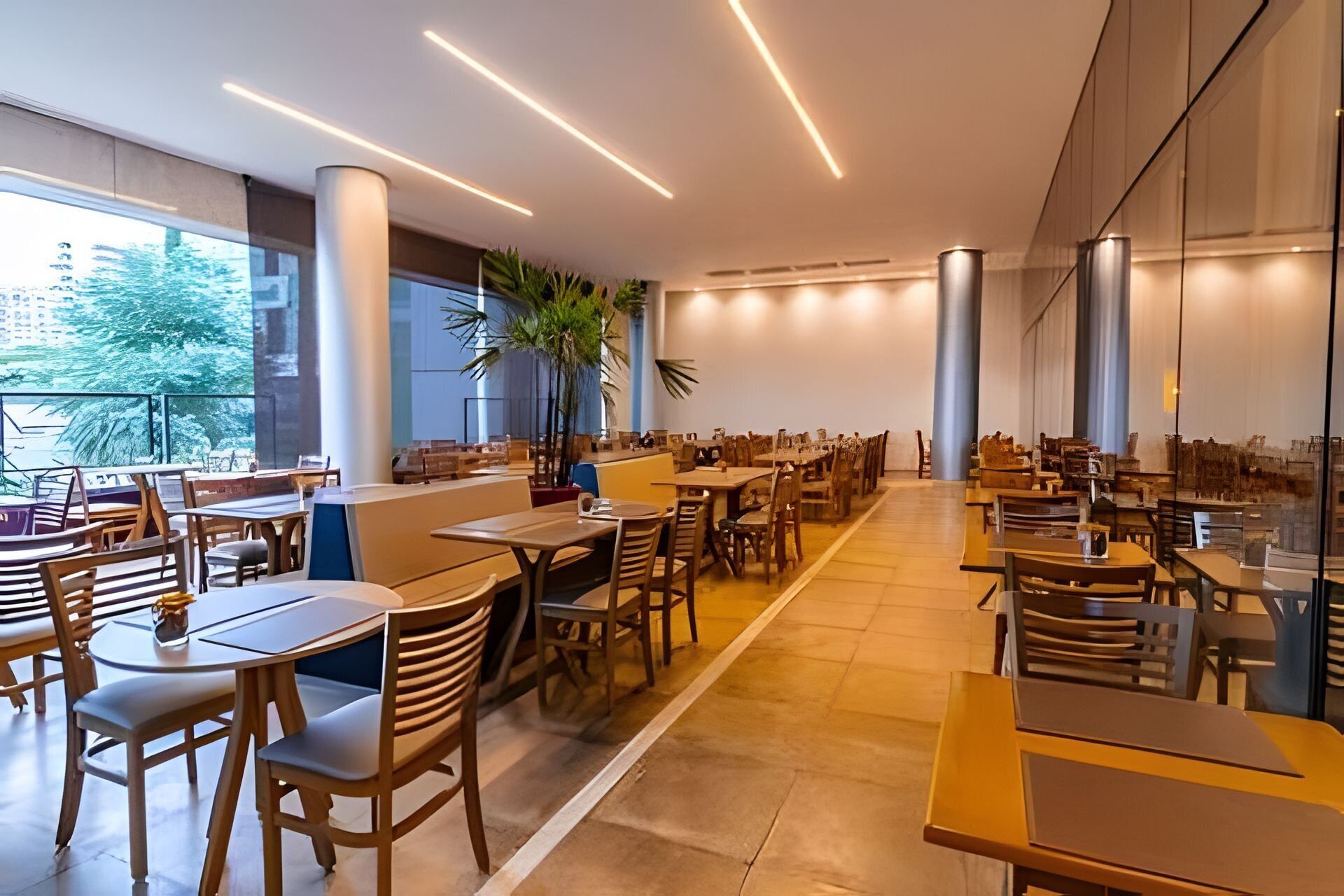 Basic Apartment | Dining