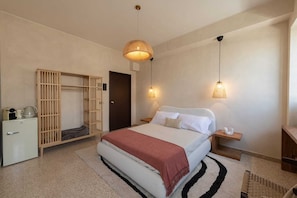 Deluxe Room, Balcony | Minibar, in-room safe, individually decorated, laptop workspace - Taga suites  (Catania)