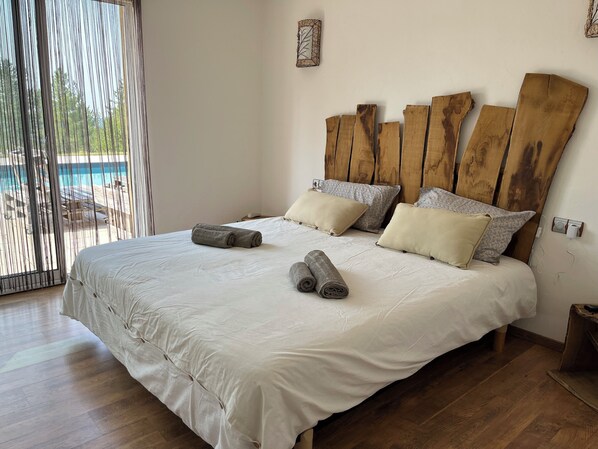 4 bedrooms, iron/ironing board, free WiFi