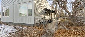 Charming 1-Bedroom  Apartment in Great Neighborhood