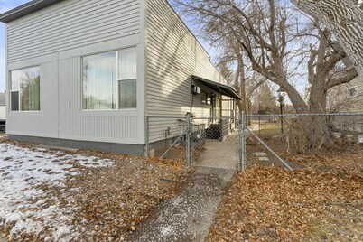 Charming 1-Bedroom  Apartment in Great Neighborhood